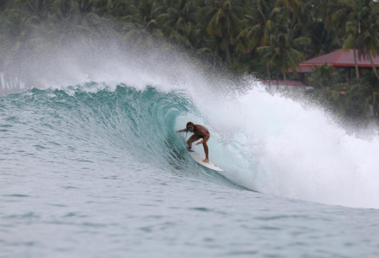 Отель Oseda Nias Surf House Hilibotodane Экстерьер фото
