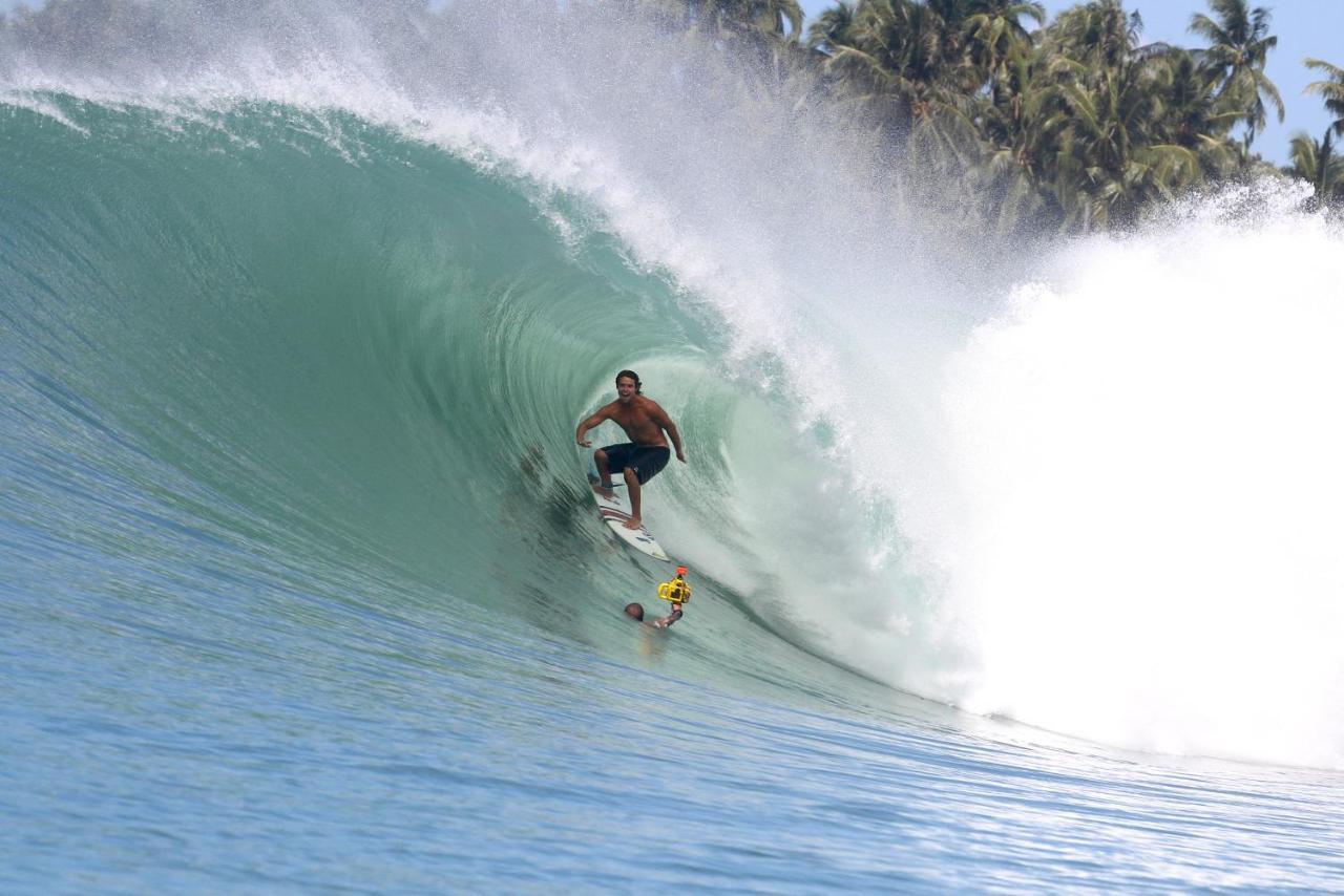 Отель Oseda Nias Surf House Hilibotodane Экстерьер фото