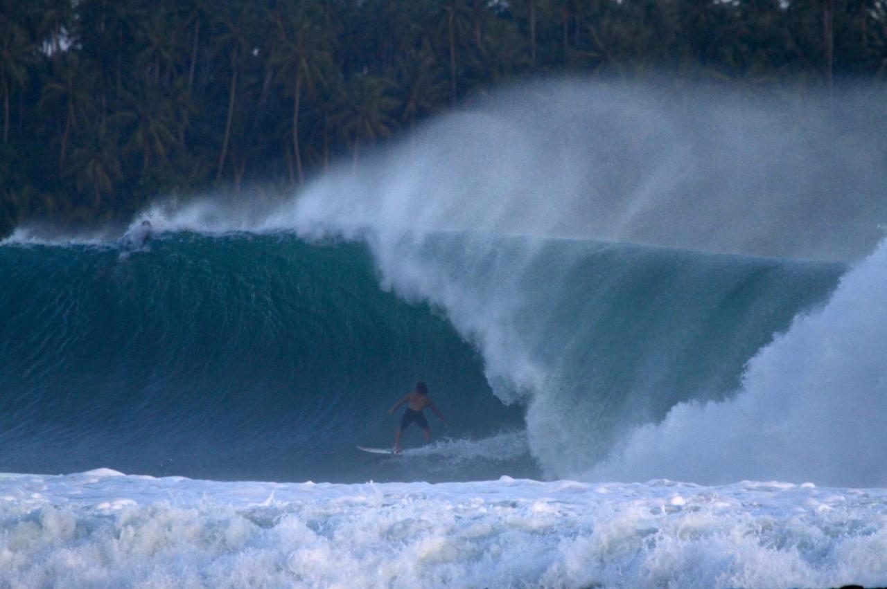 Отель Oseda Nias Surf House Hilibotodane Экстерьер фото